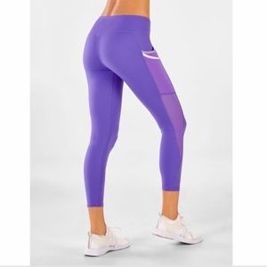 Fabletics trinity pocket leggings, size L